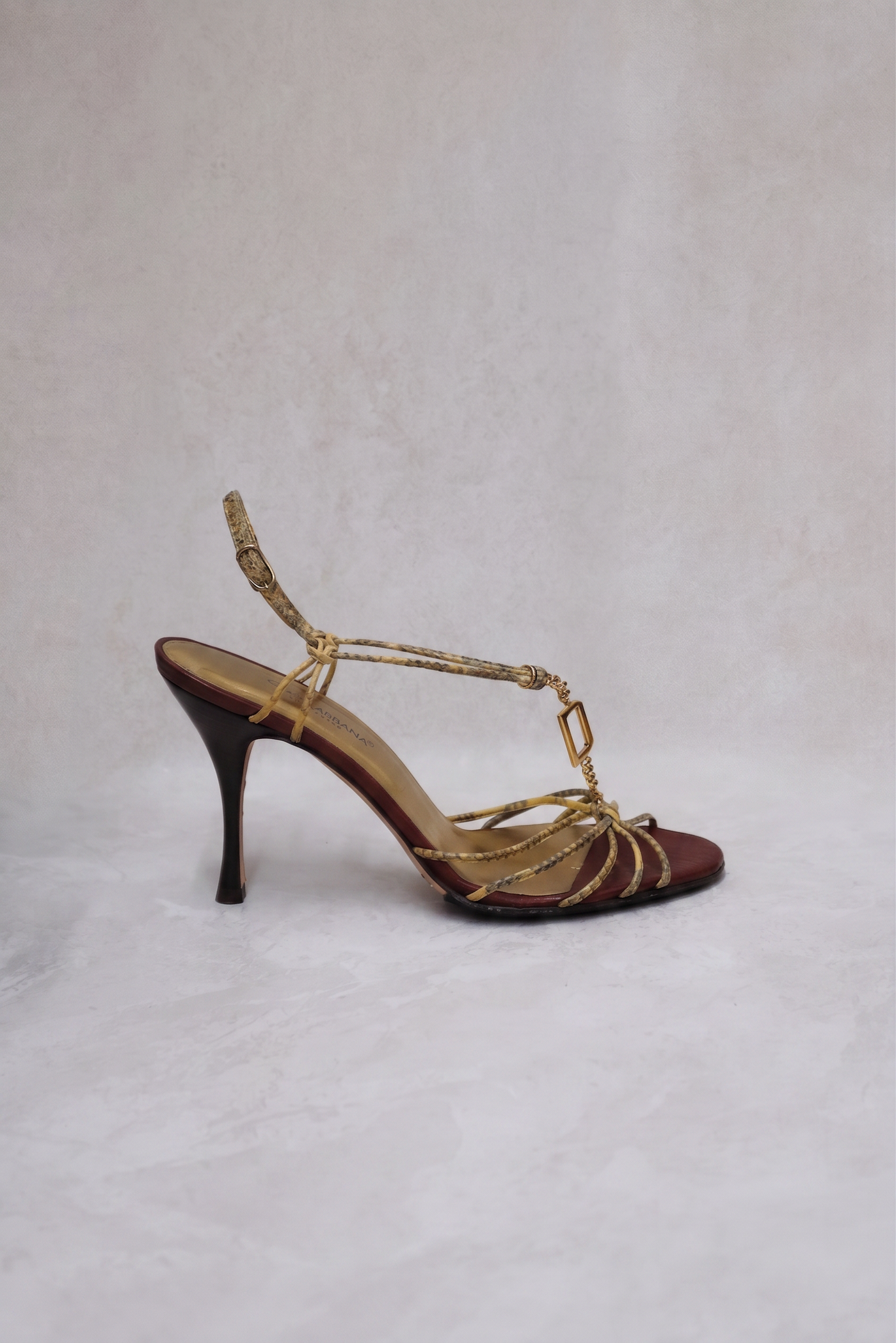 d g 2000s gold strappy heels