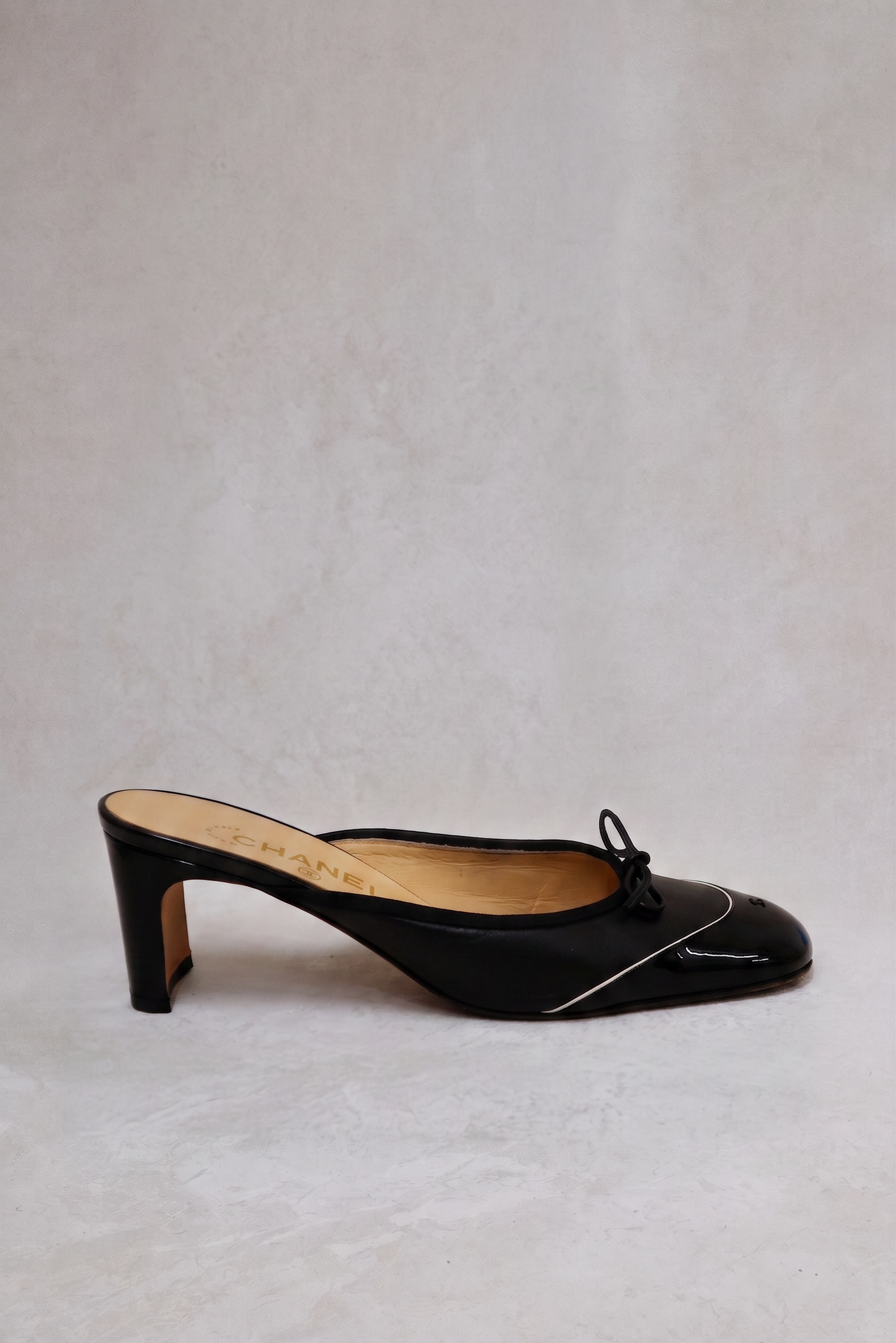 chanel 2000s black bow heels