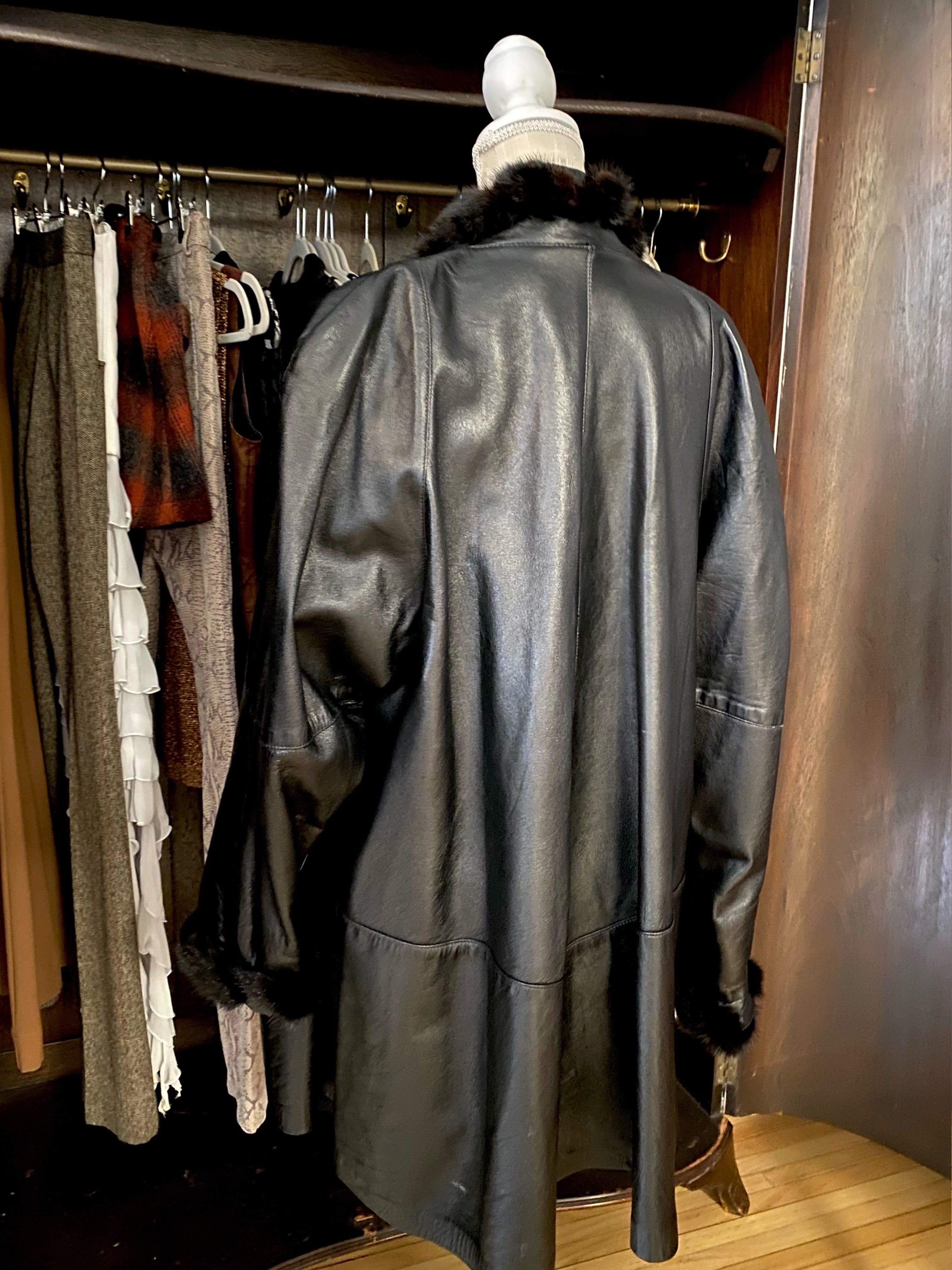 Vintage Mink-lined Coat (XL)