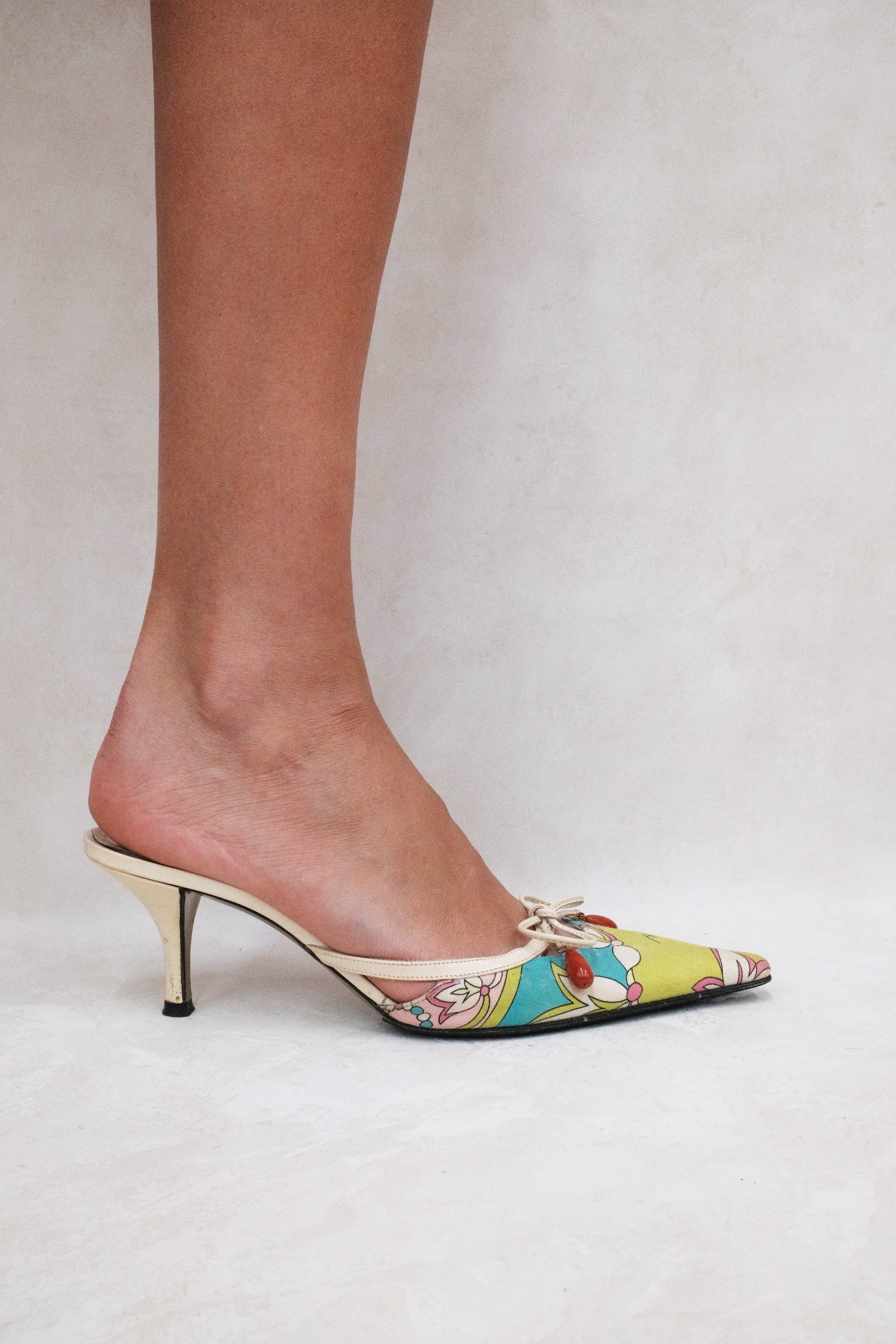 emilio pucci 2000s green kitten heels